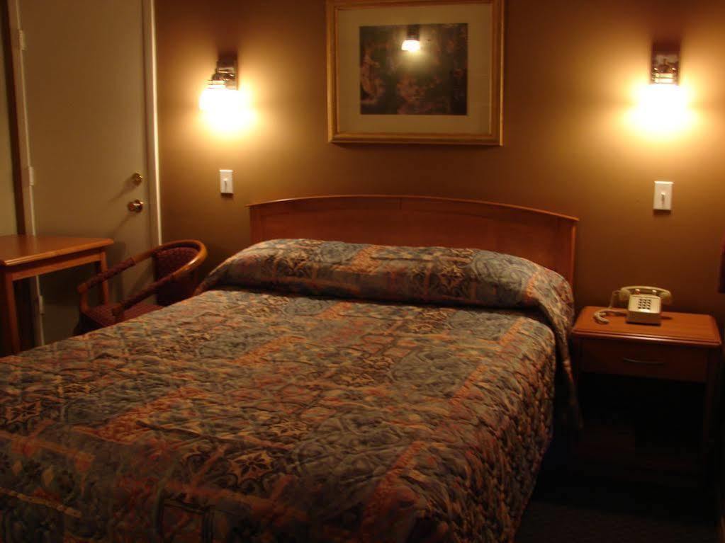 Canadas Best Value Inn Kelowna Zewnętrze zdjęcie